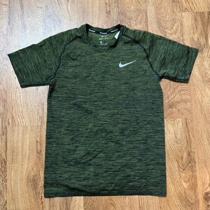 Nike Running Men’s Dri-Fif Green and Black Short Sleeve Tee